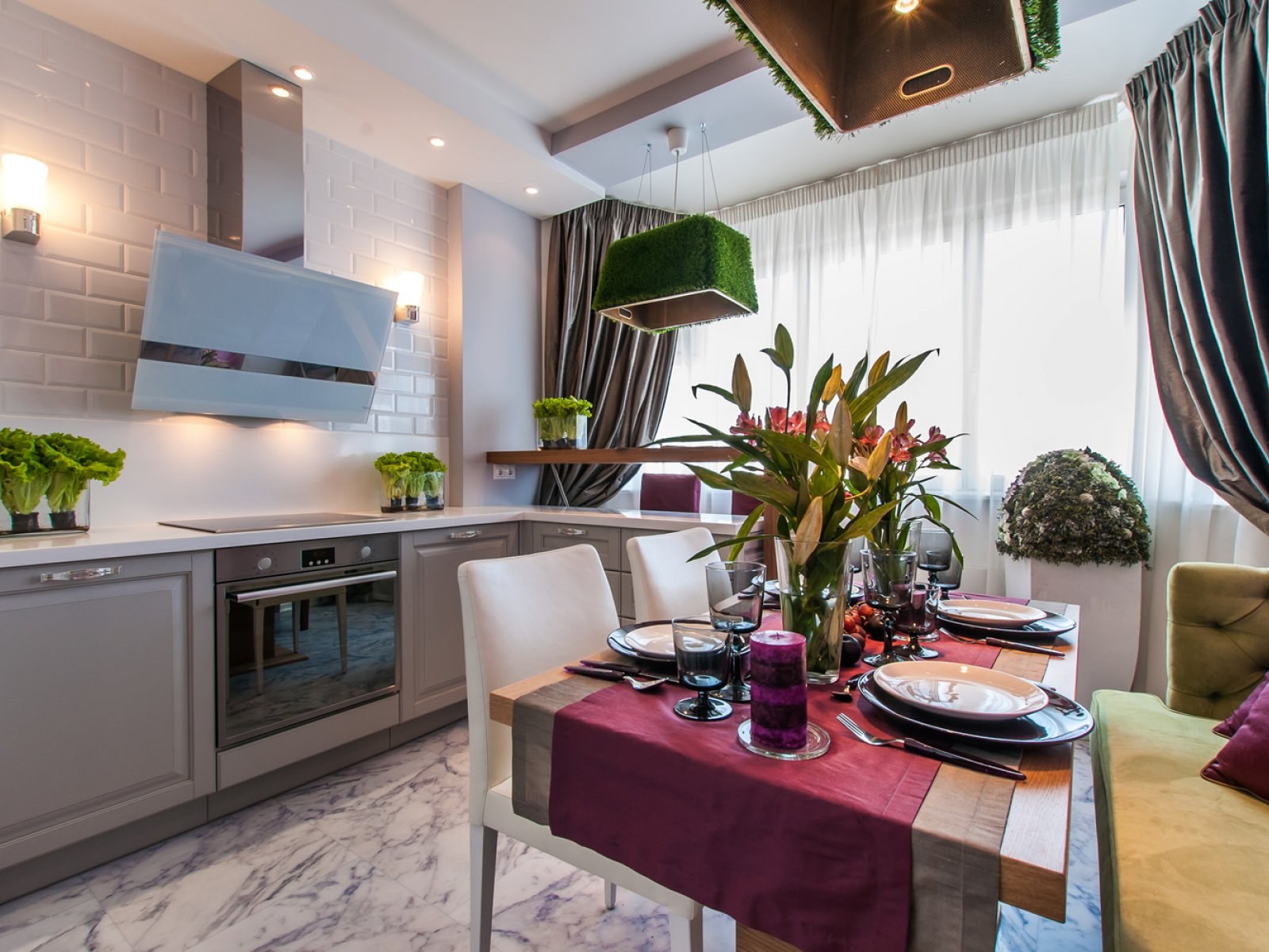 Фото 16 — Уютная кухня с обеденной зоной