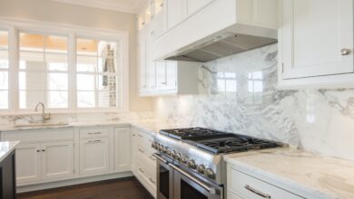Photo of Светлая кухня с мраморными акцентами