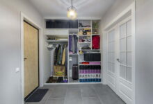 Photo of Элегантная прихожая с встроенным гардеробом
